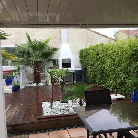 Les Palmiers Holiday home